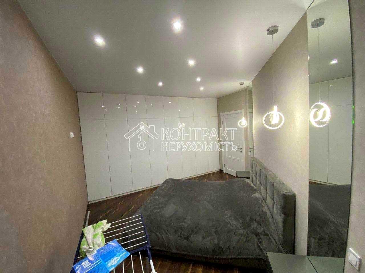 1874303425556070