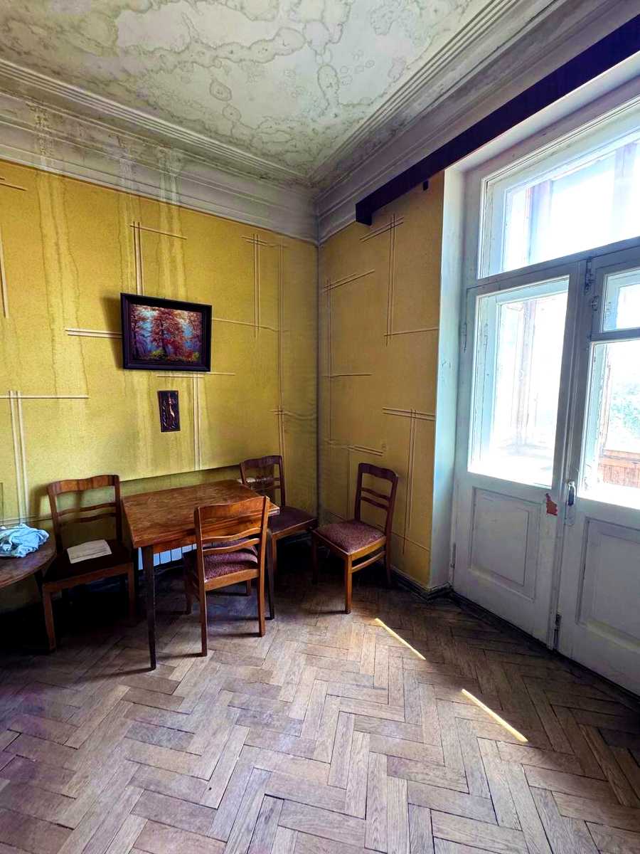 1874400772916549
