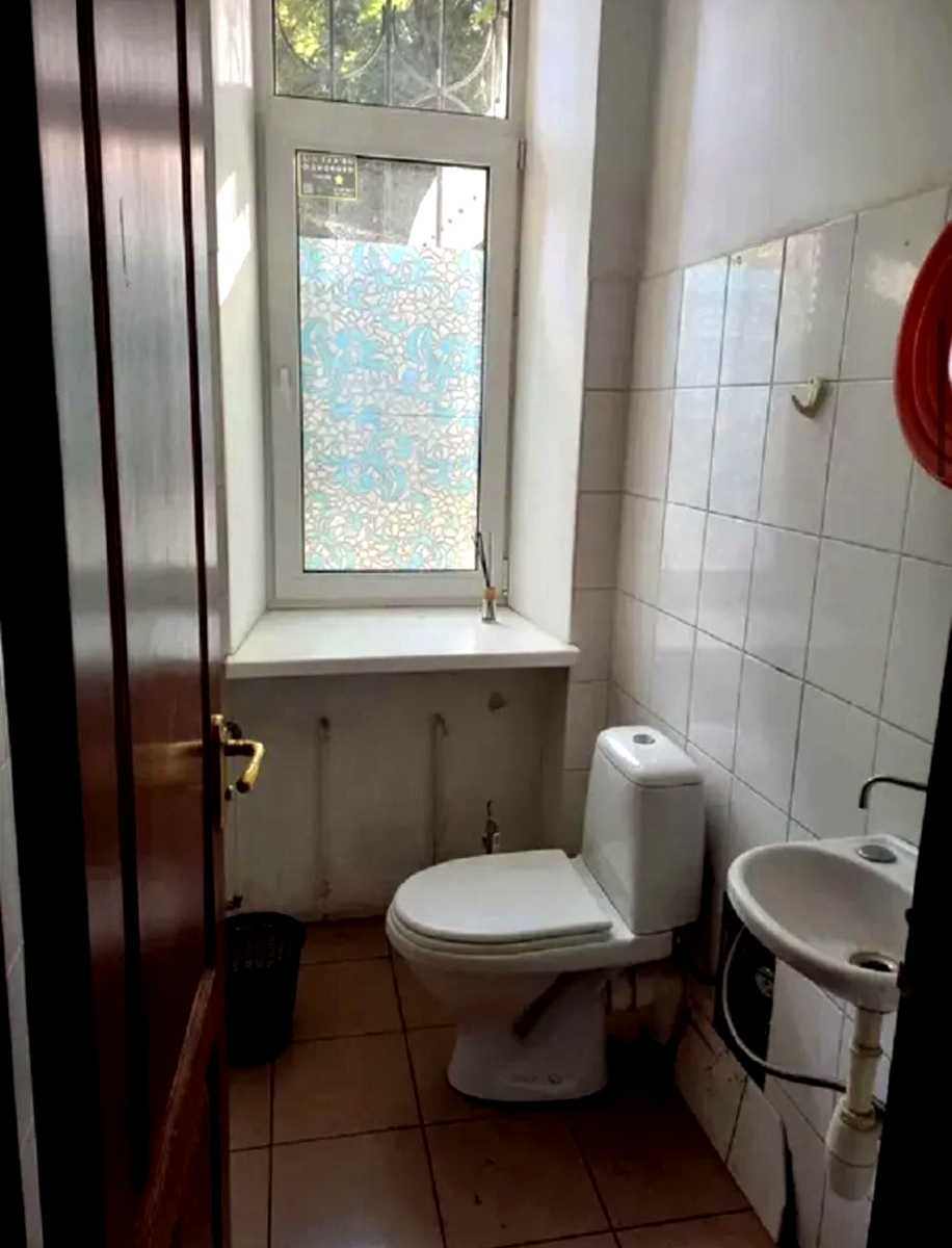 1874401378097886