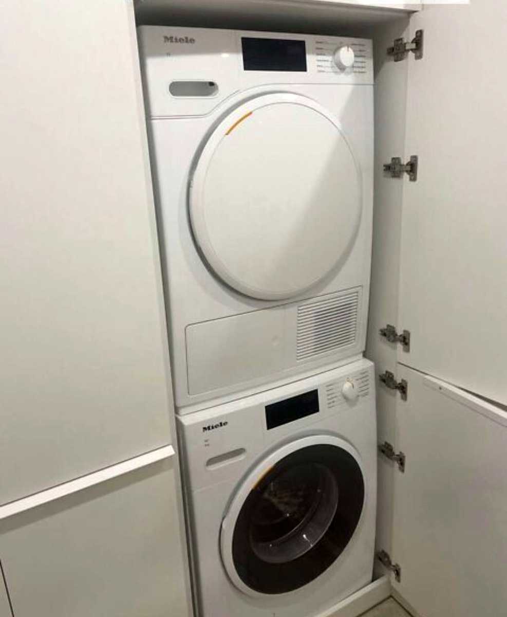 1874402405092002