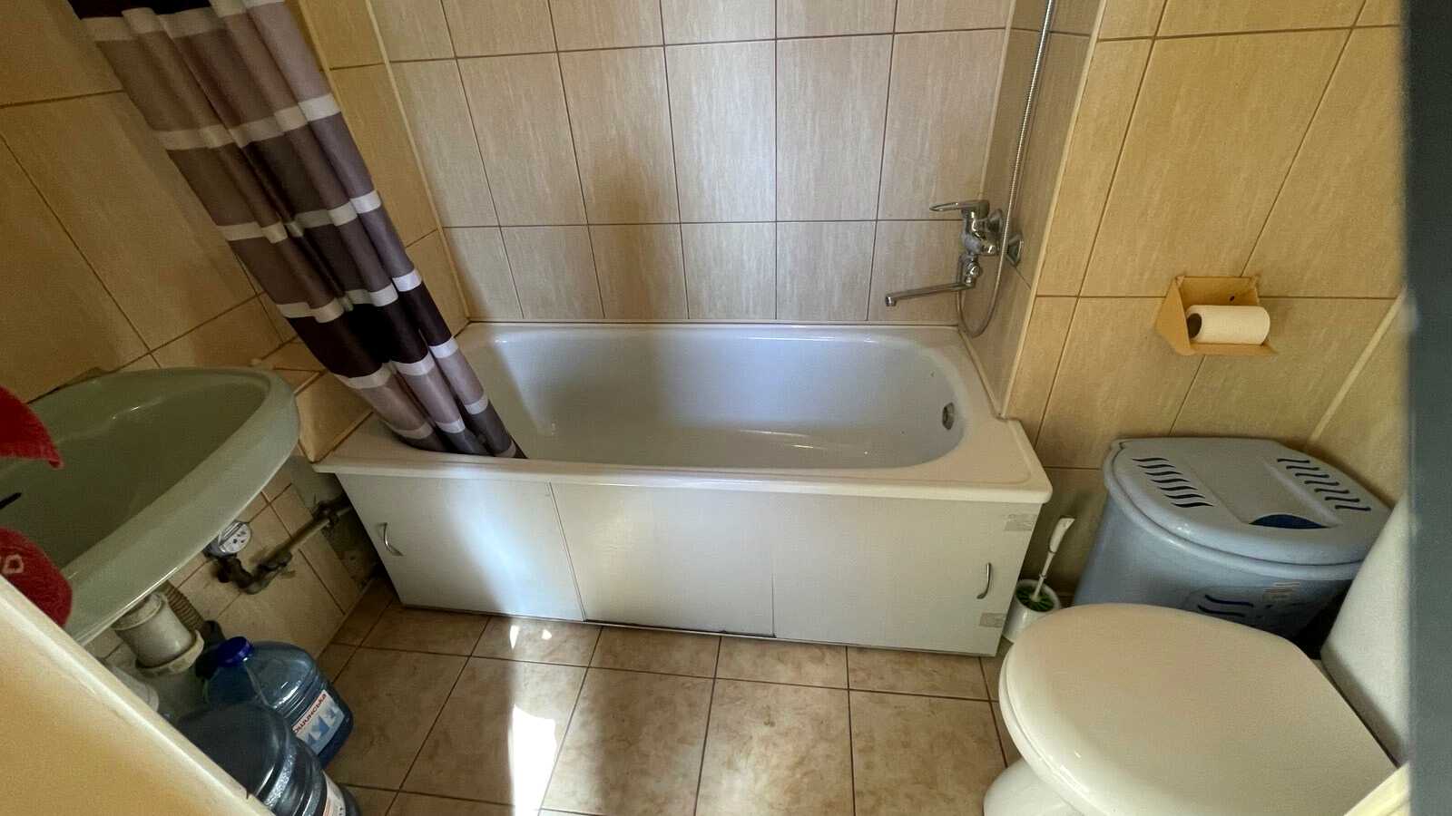 1874403136745035
