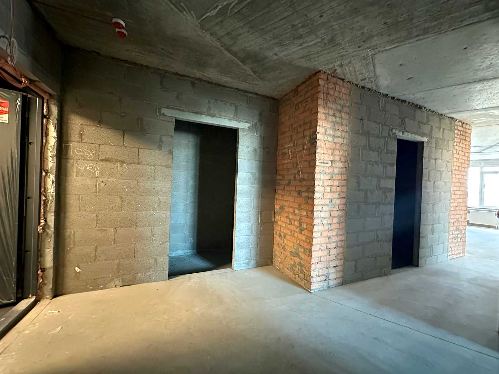 1874404623318097
