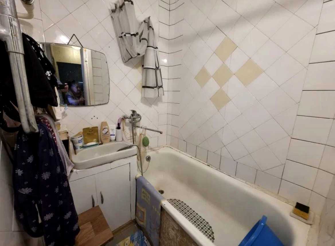 1874405985280401