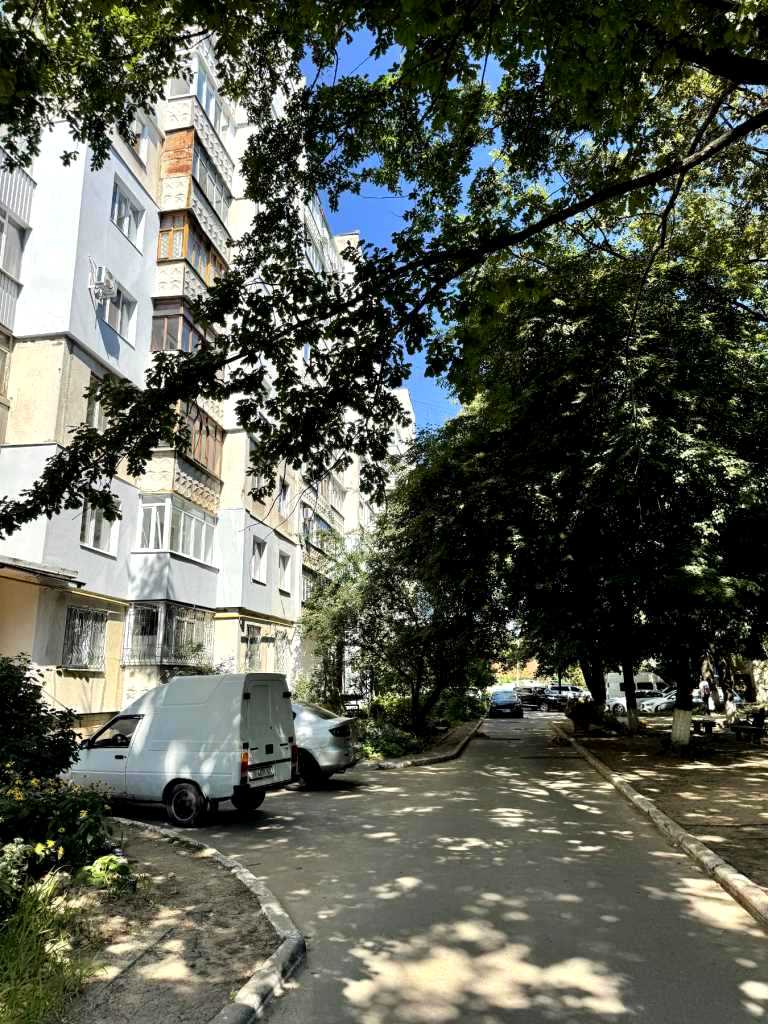 1874408598860797