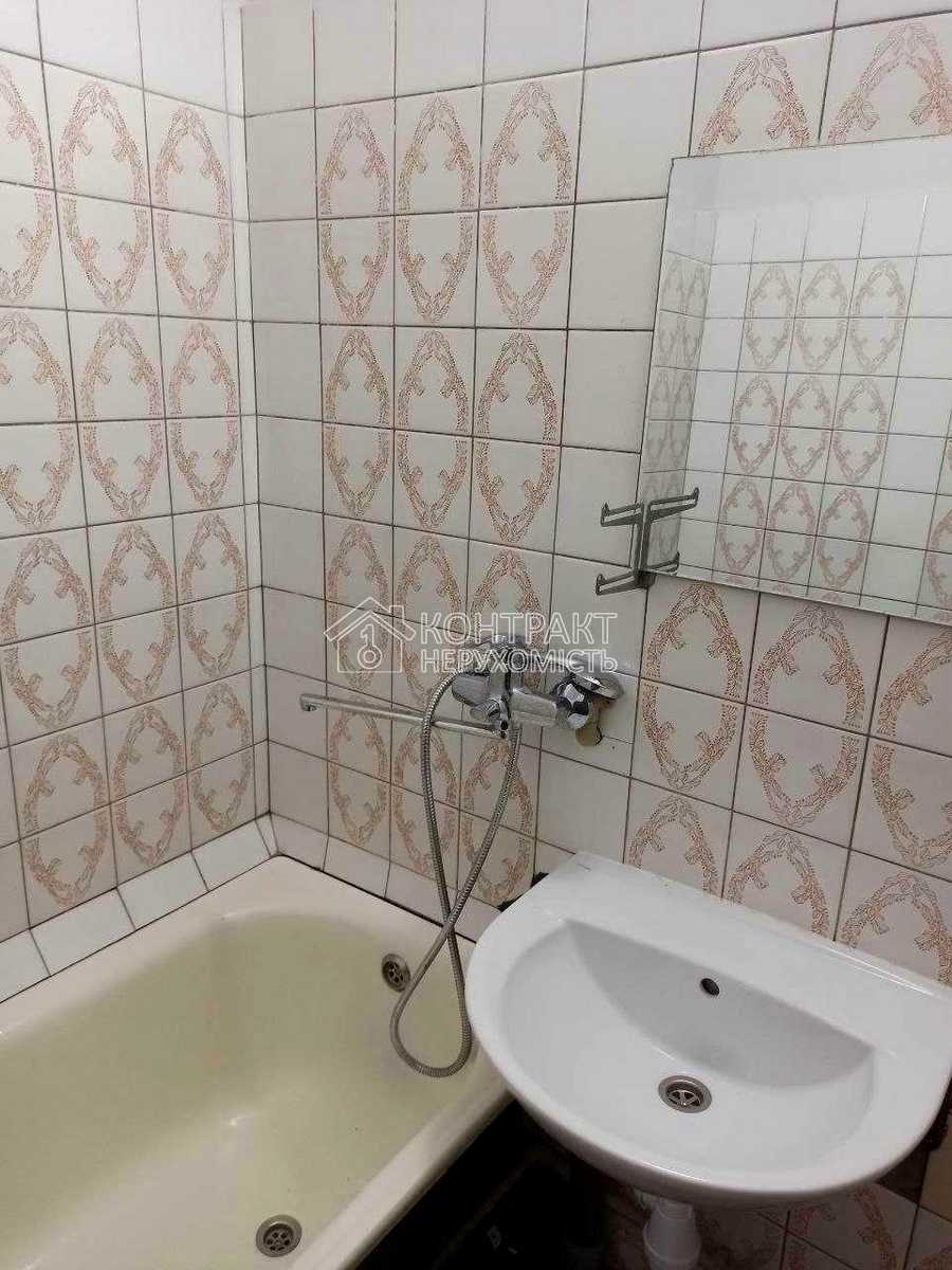 1874408785870559