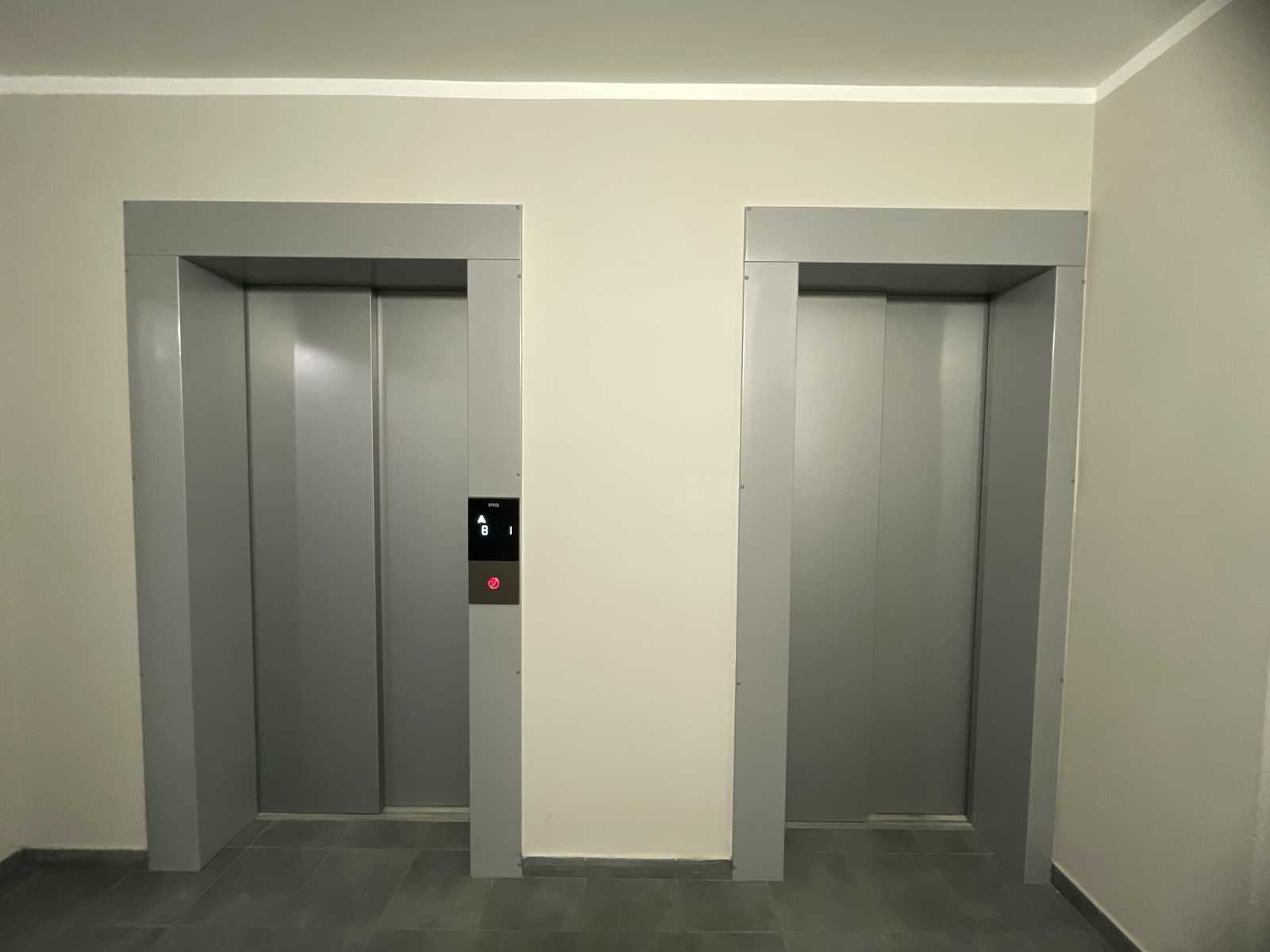 1874417595656383