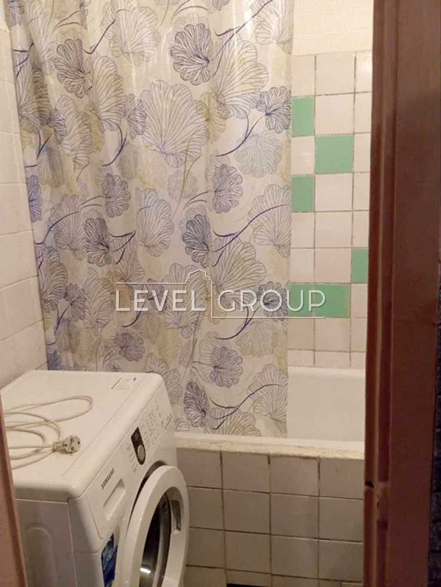 1874483553607775