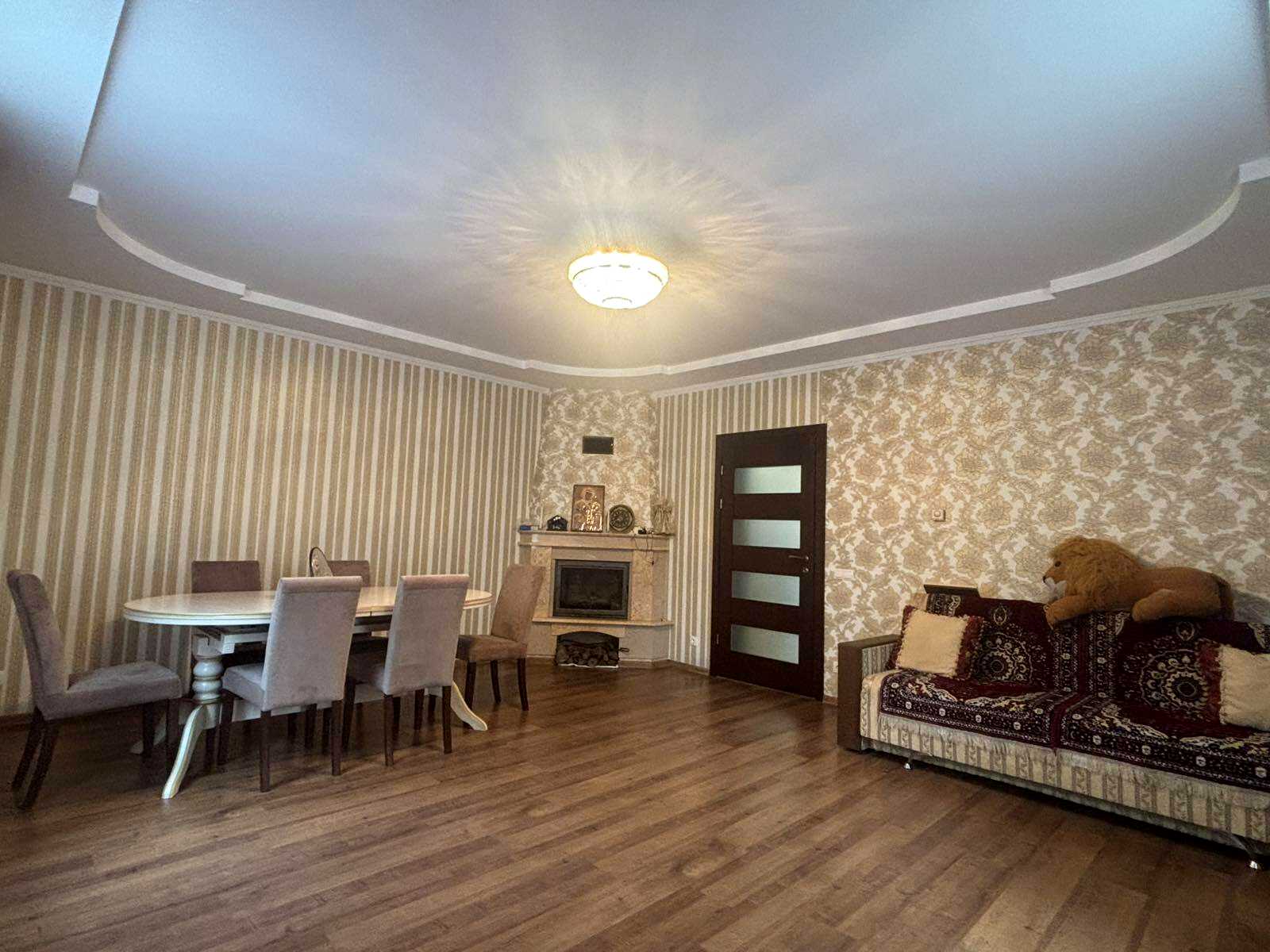 1874497253379761