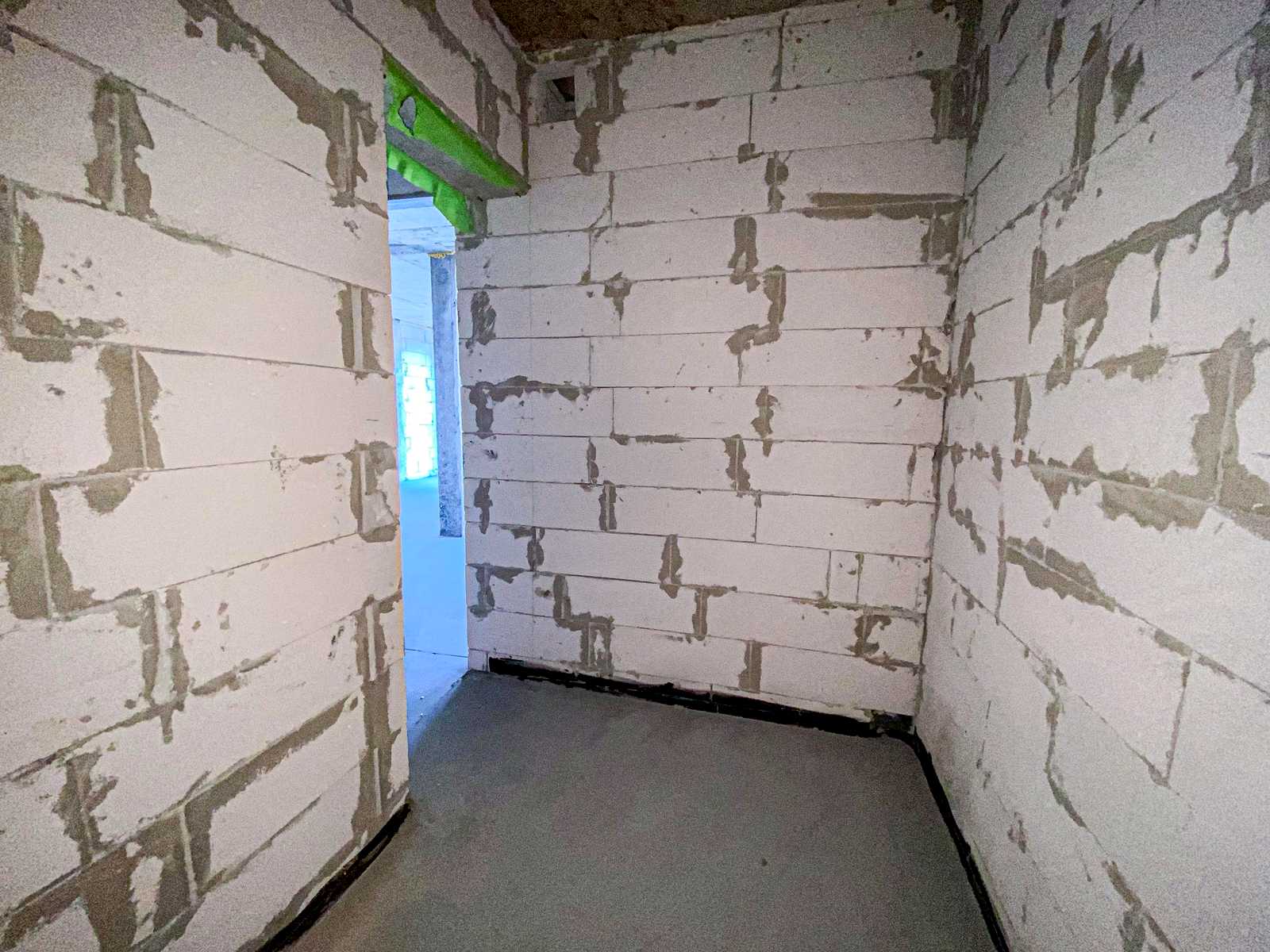 1874498677843816