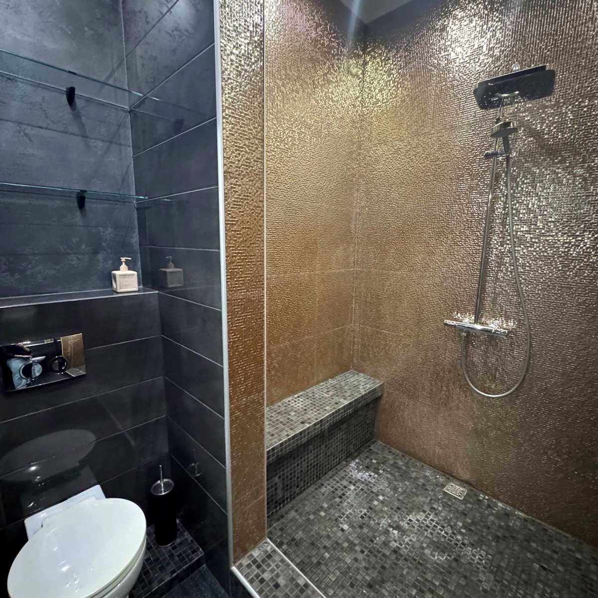 1874508850923358
