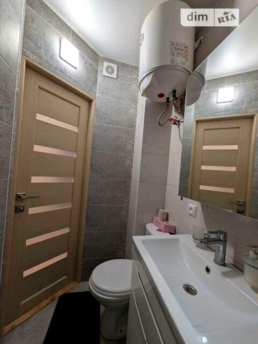 1874567121061392