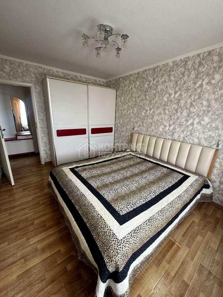 1874583901067856