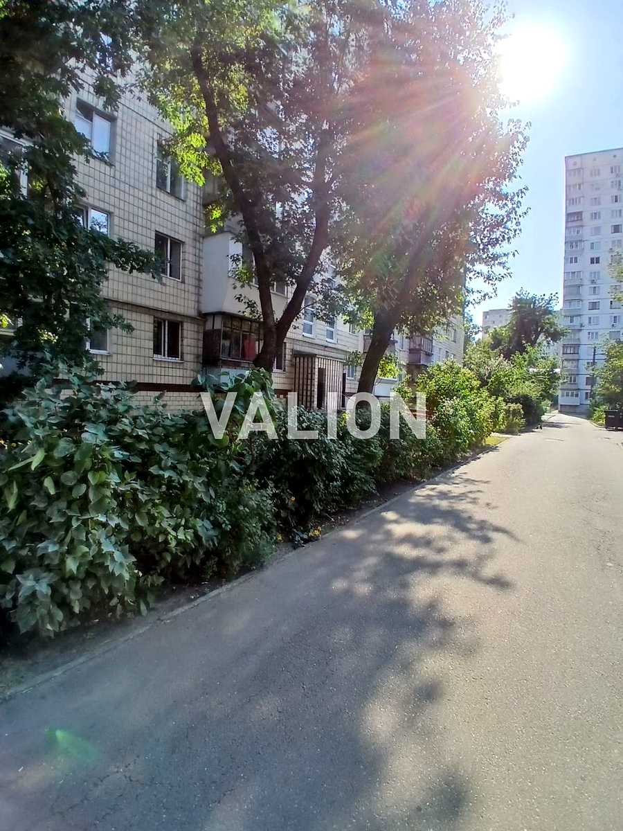 1874585391886203