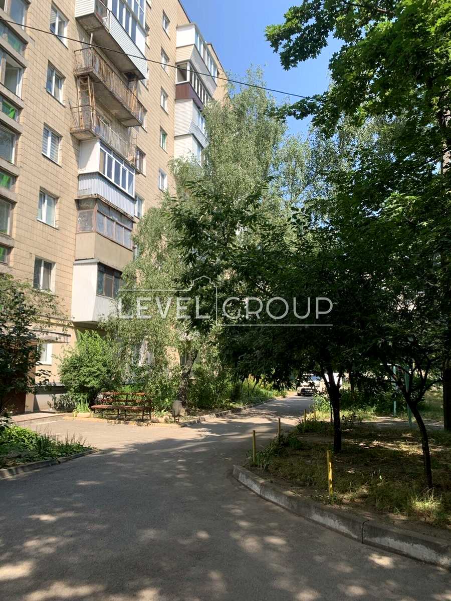 1874587586843700