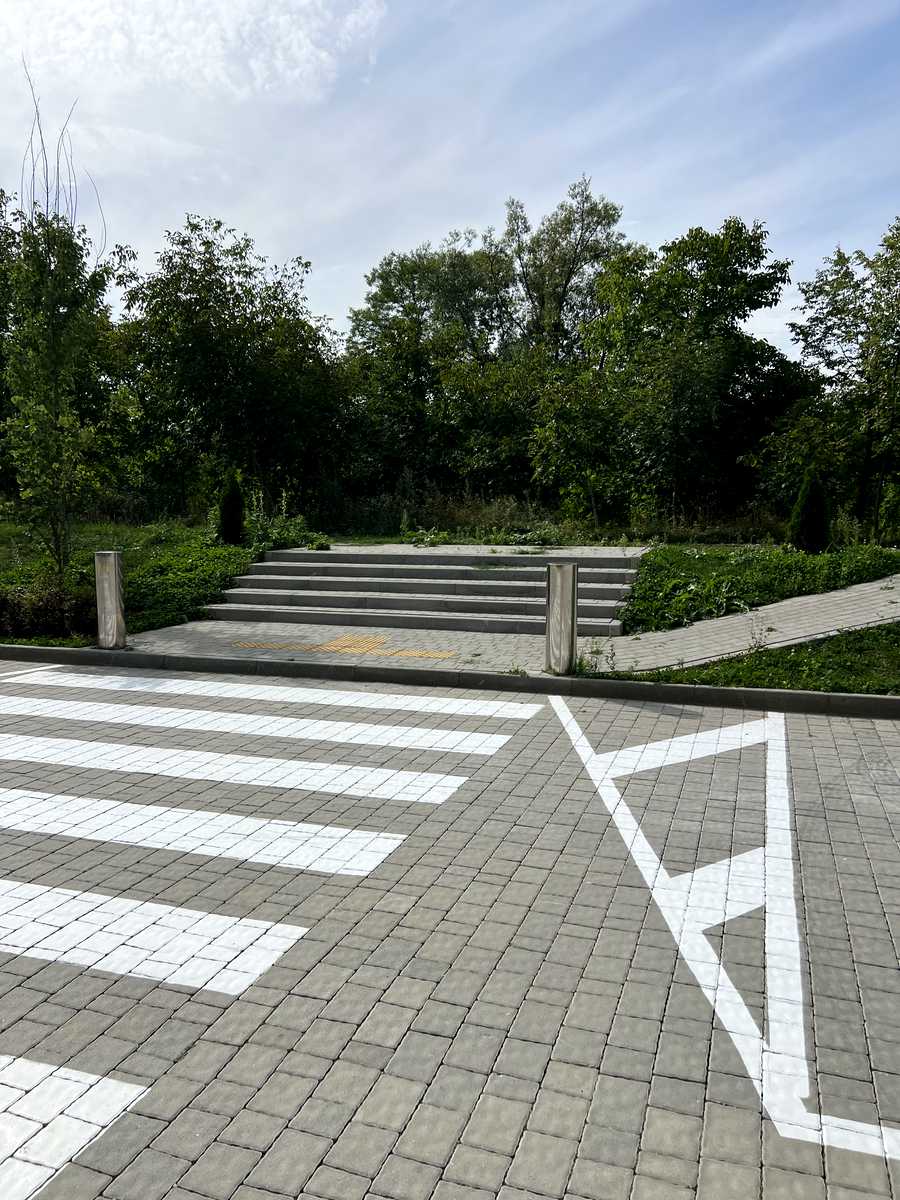 1874590396306405