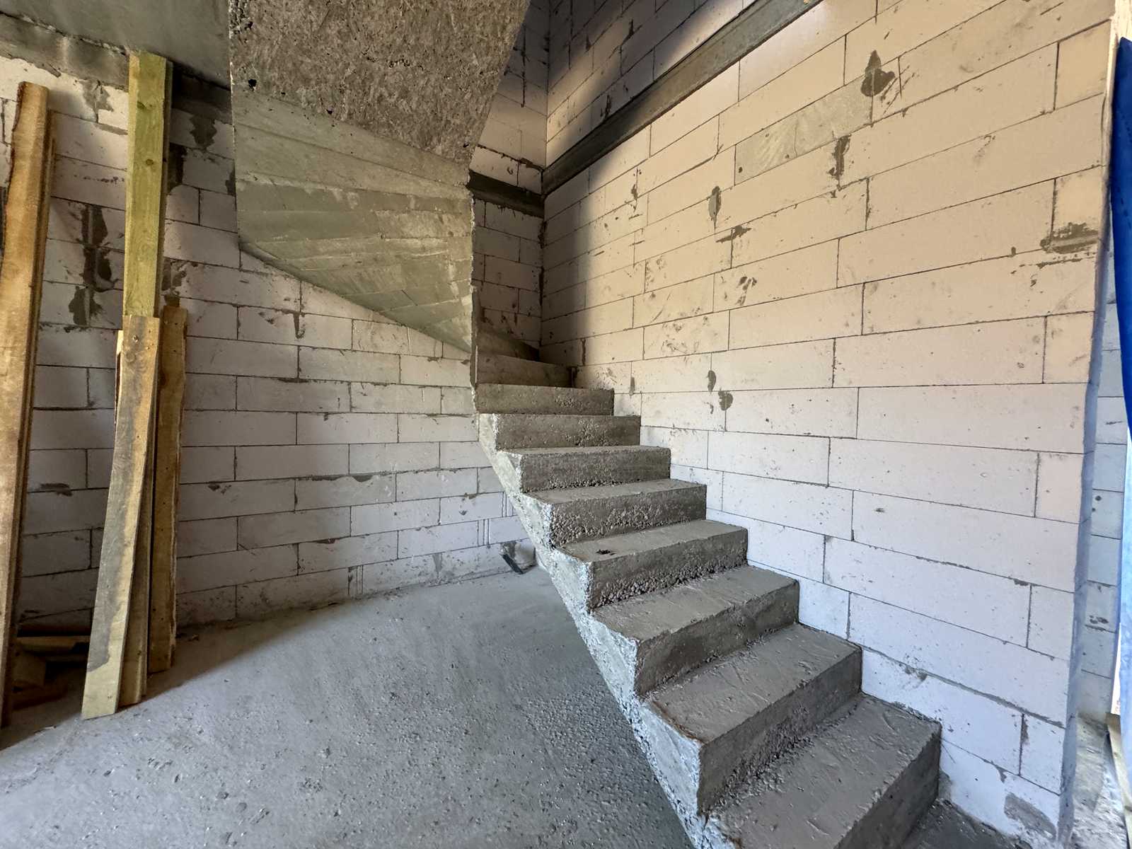 1874592467996111