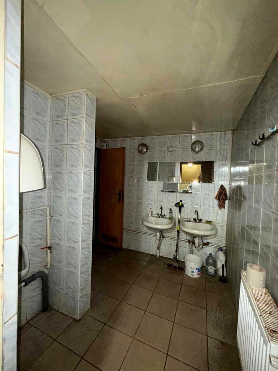 1874596401982859