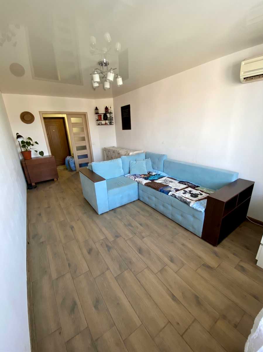 1874599172296653