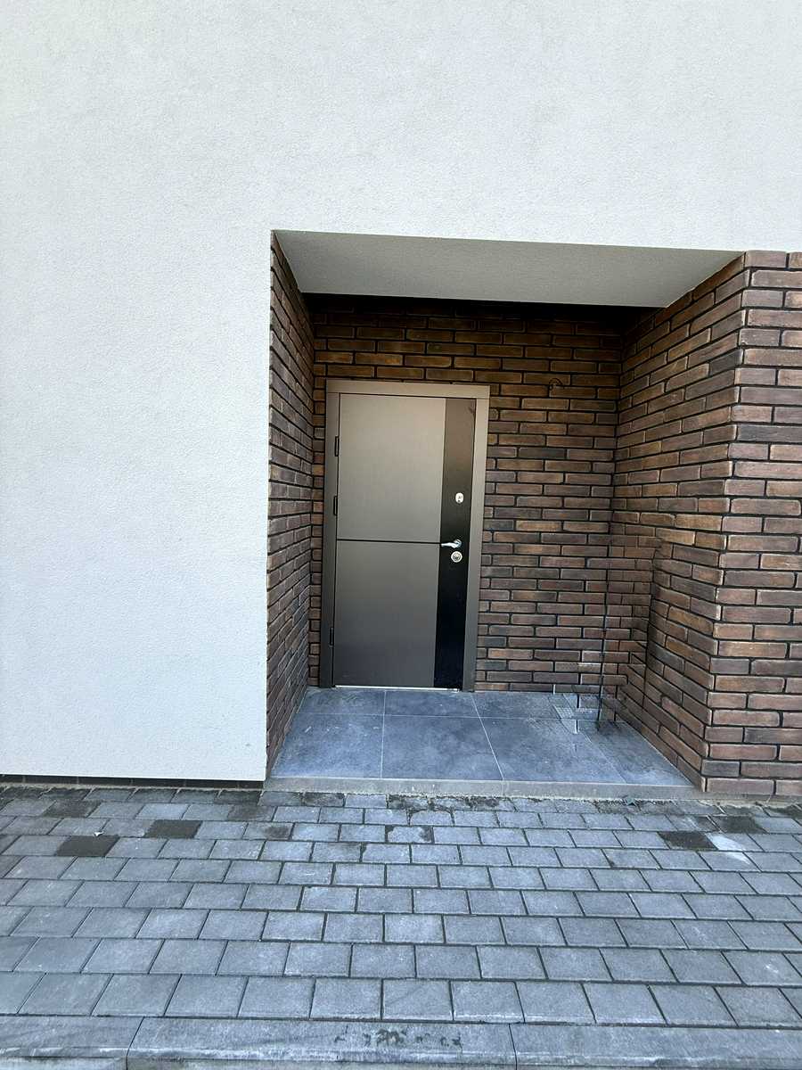 1874677052857902