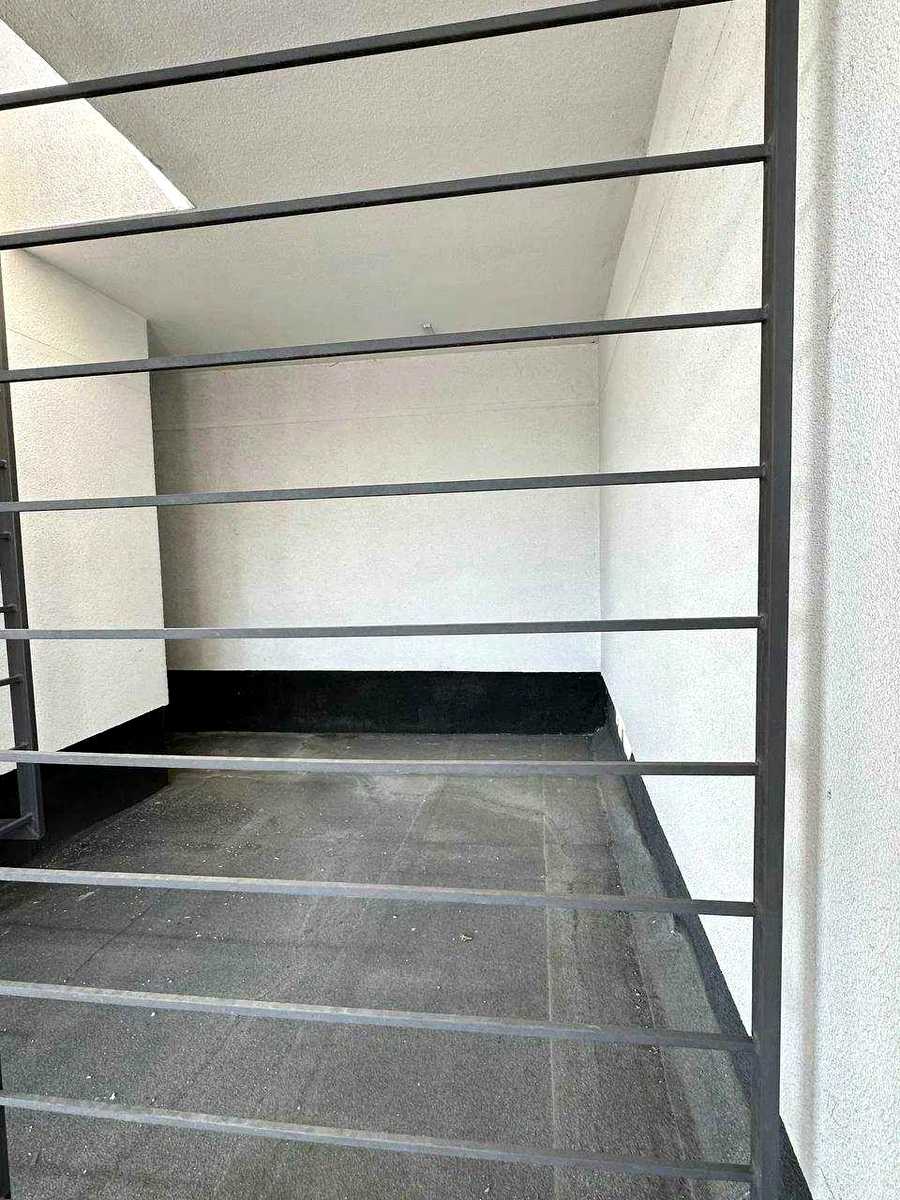 1874678076322193