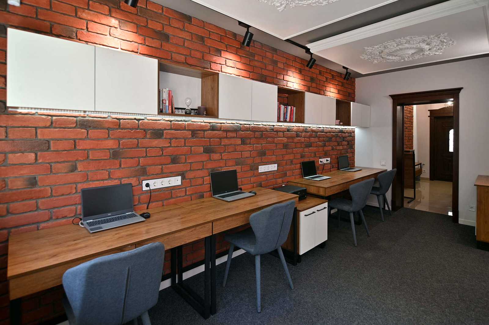 1874687549964469