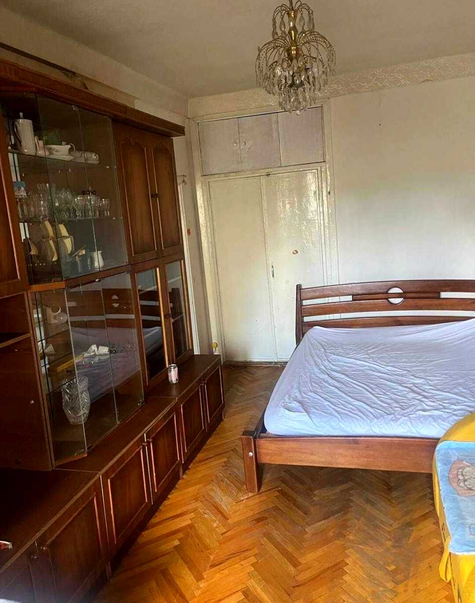 1874697556304542