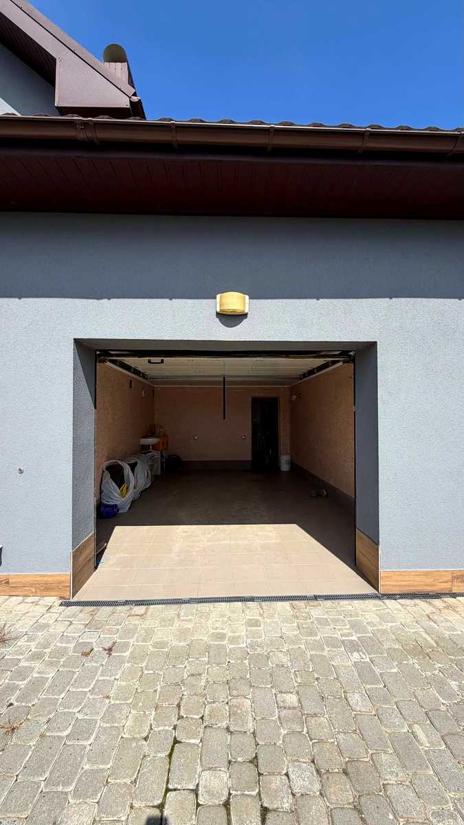 1874777889245893