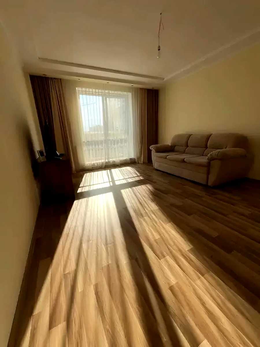 1874857850102221