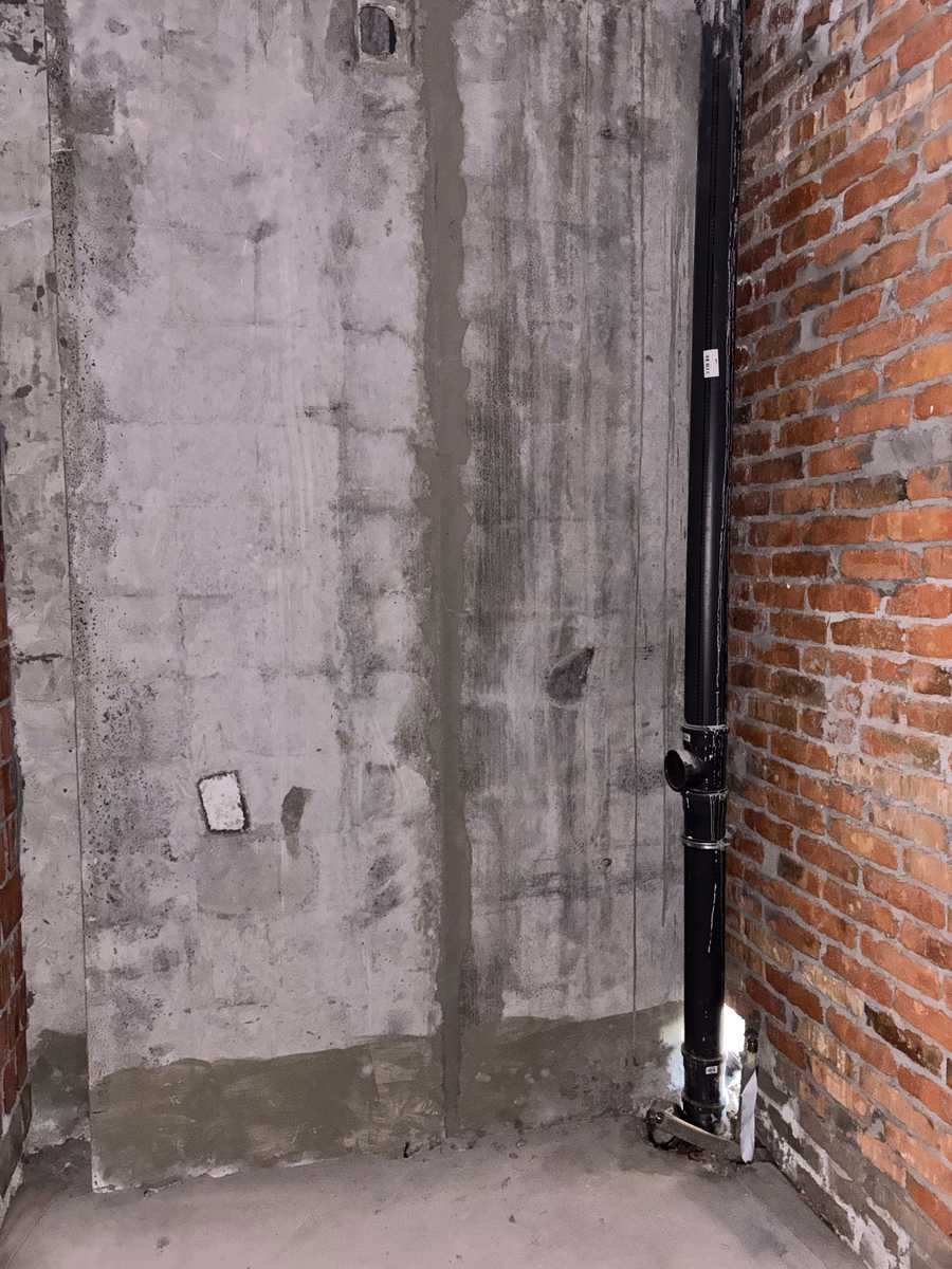 1874870458943695