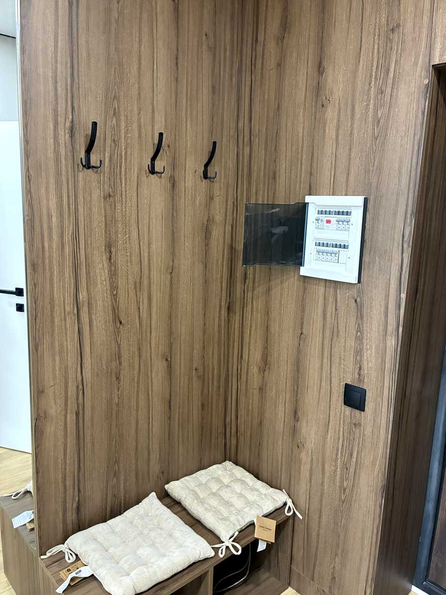 1874948351594889