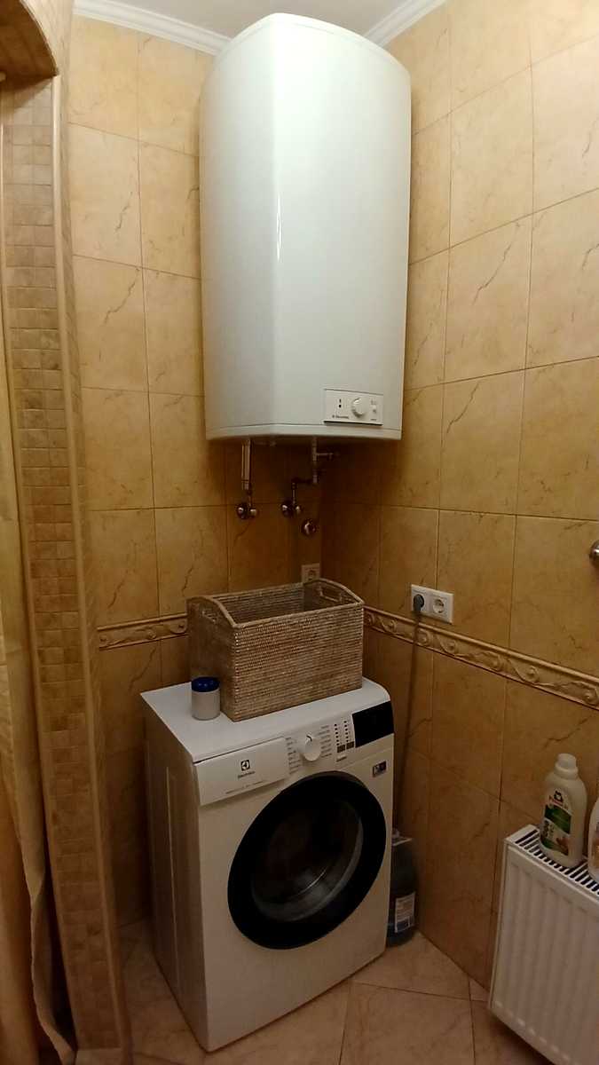 1874972720317893