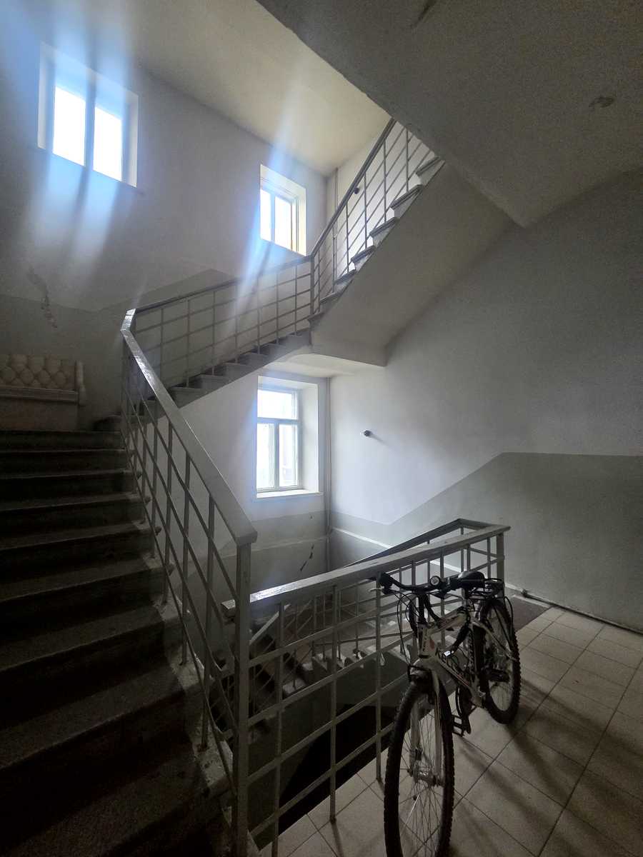 1874979602195525