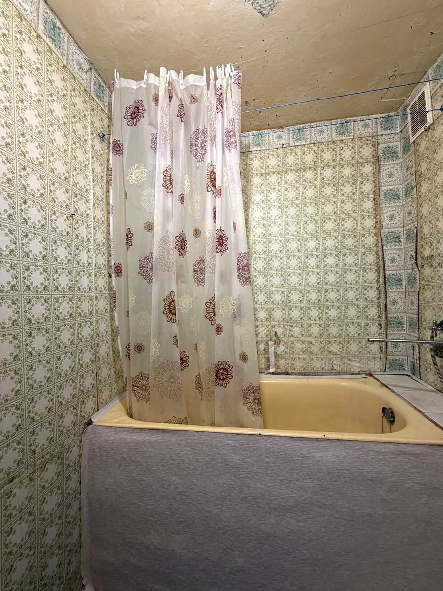 1875023193557624