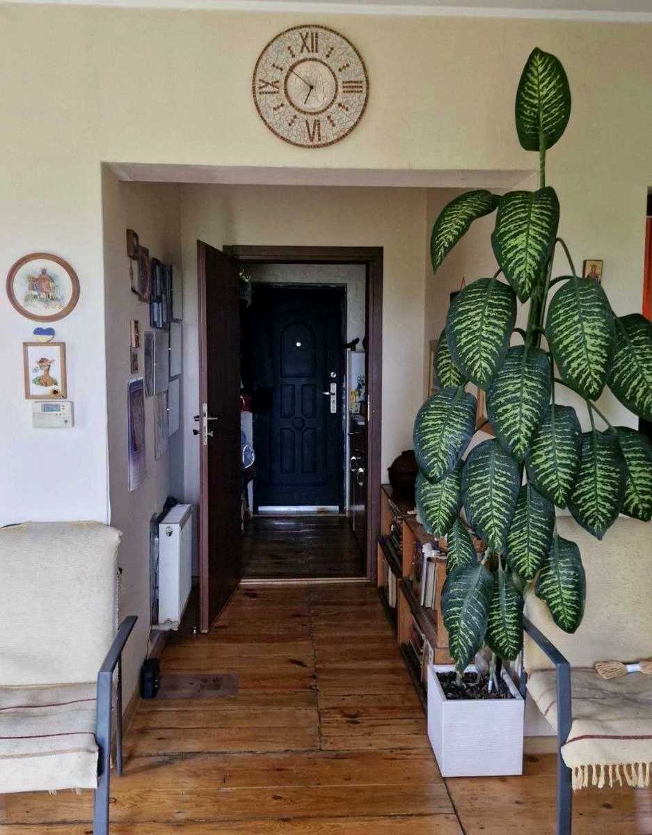 1875026061347575