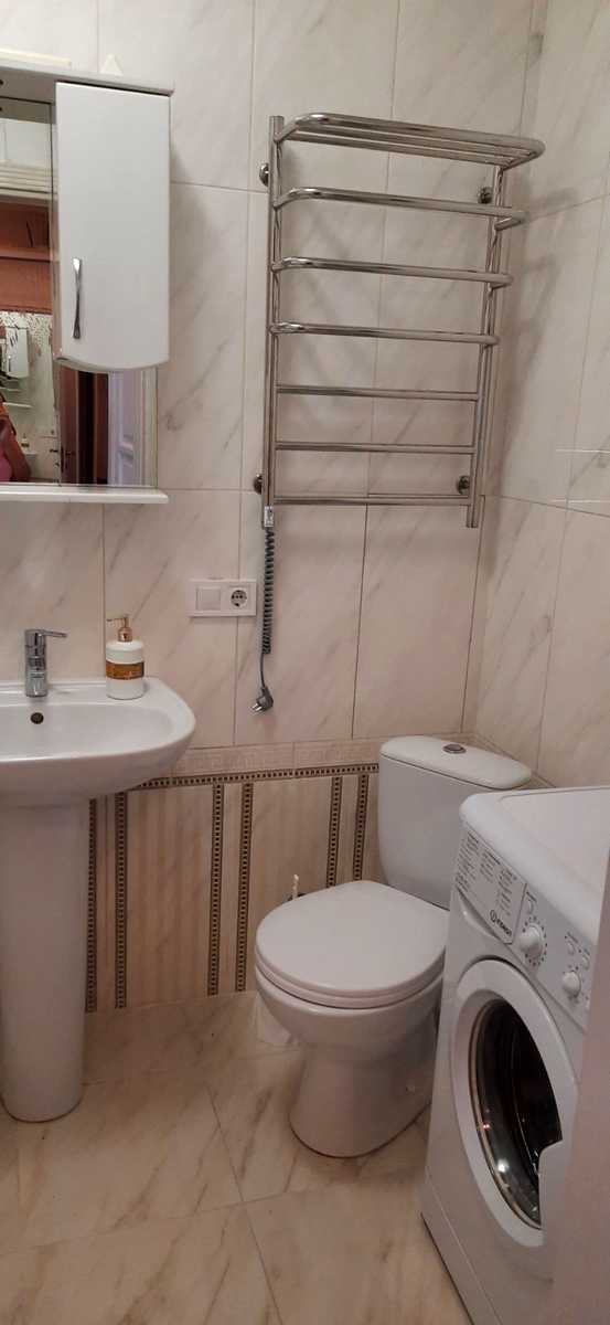 1875037256830358