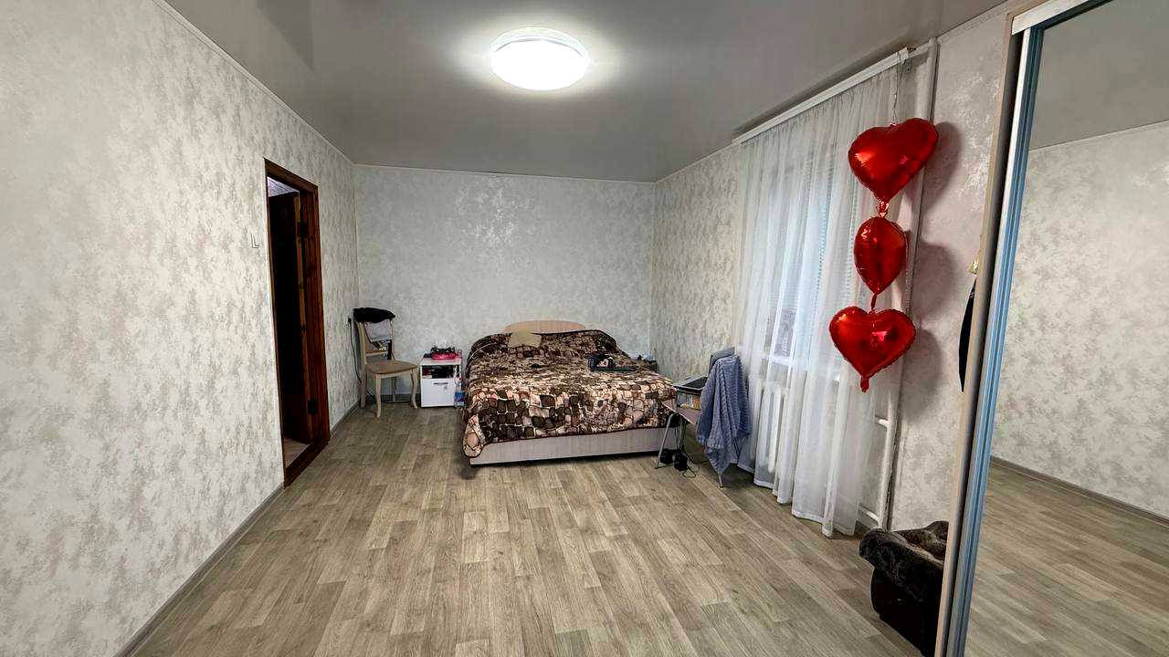 1875038007838926