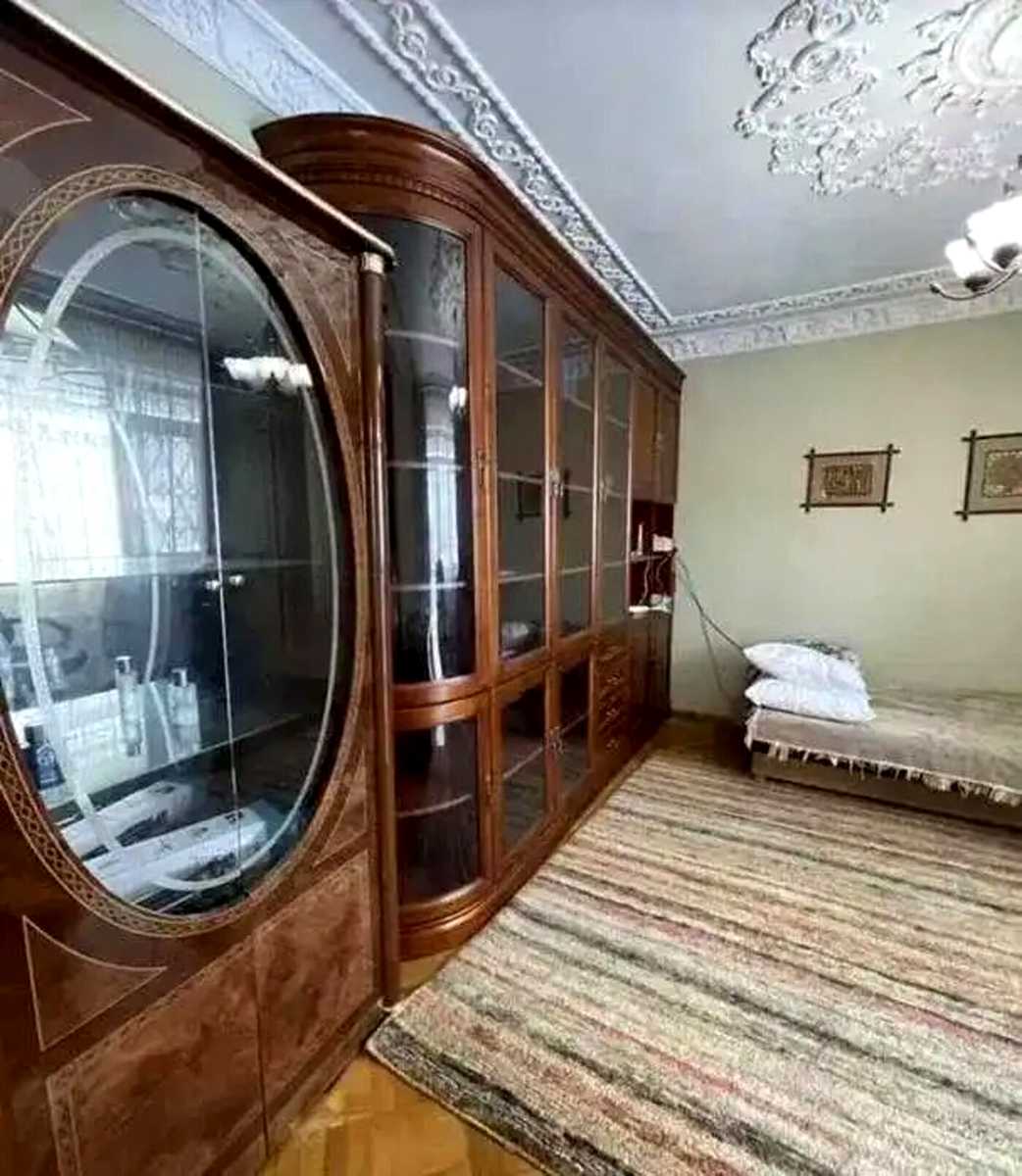 1875040604608178