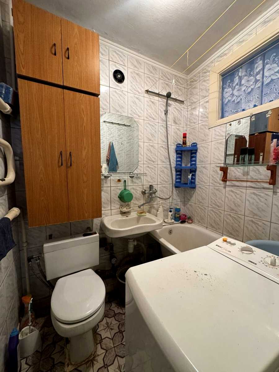 1875043105720078