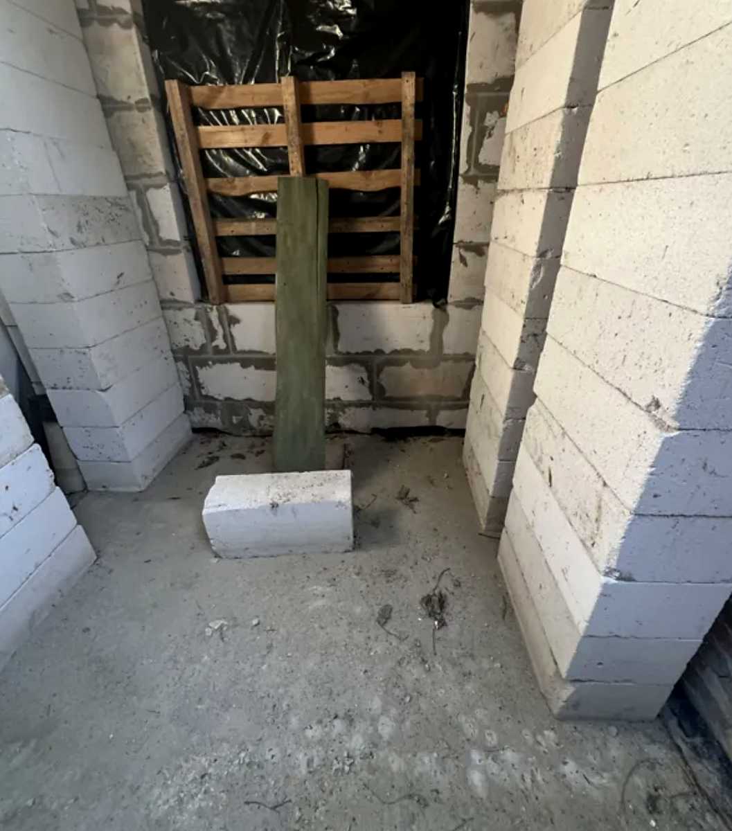 1875043117112514