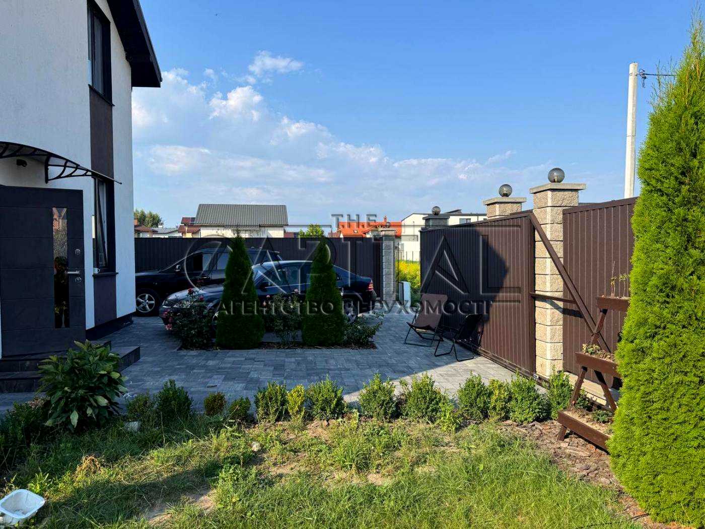 1875046702651817
