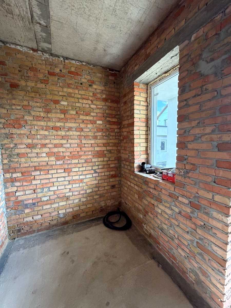 1875046877105225