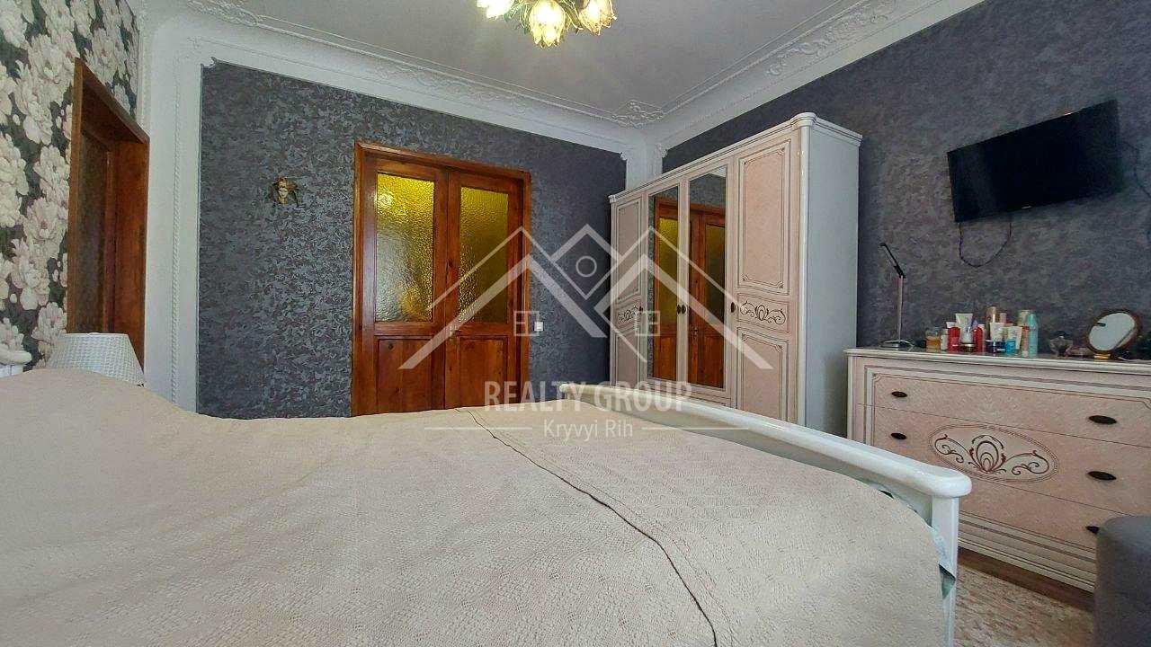 1875048773393103