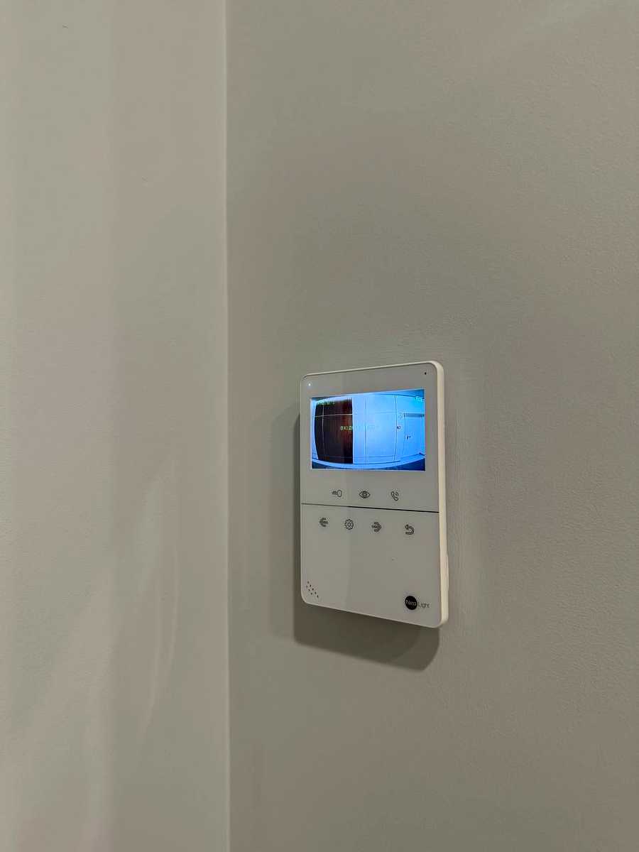 1875119677973625