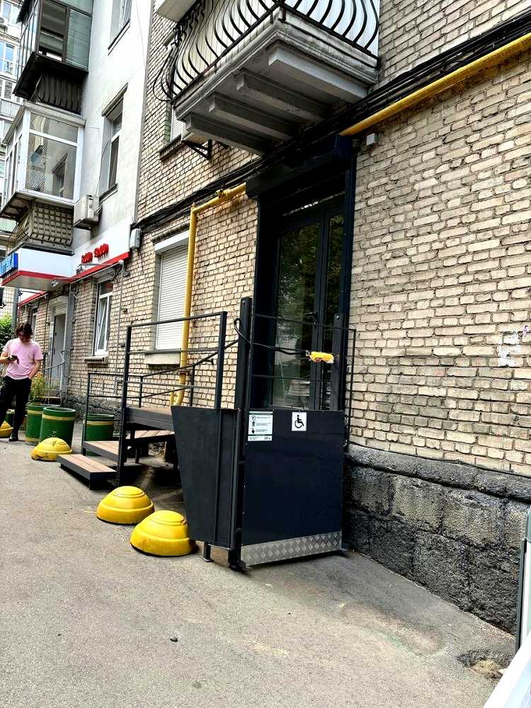 1875122529402577