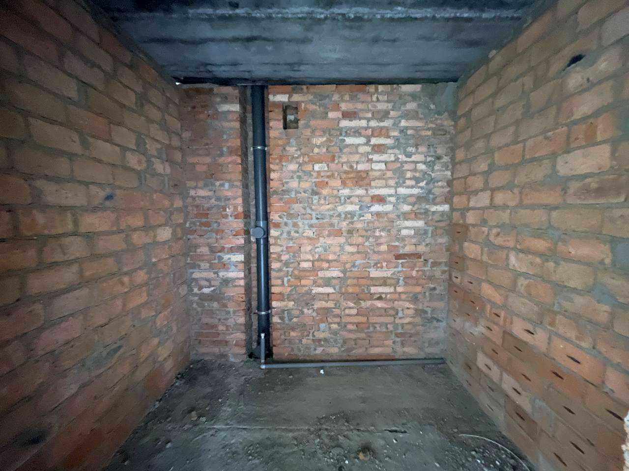 1875131476808552