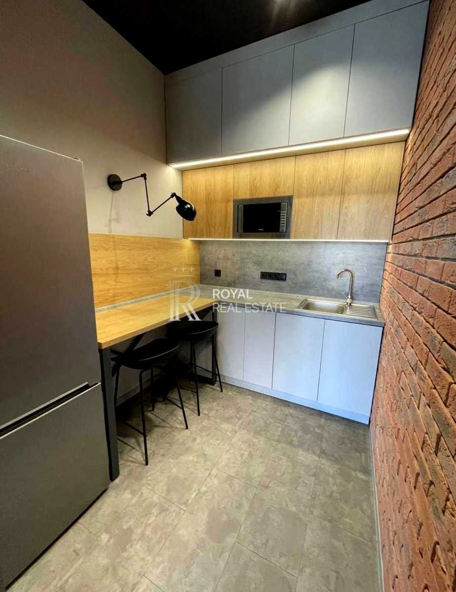 1875144592608575
