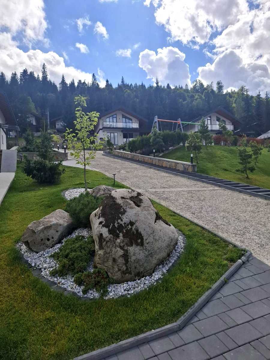 1875153976301967