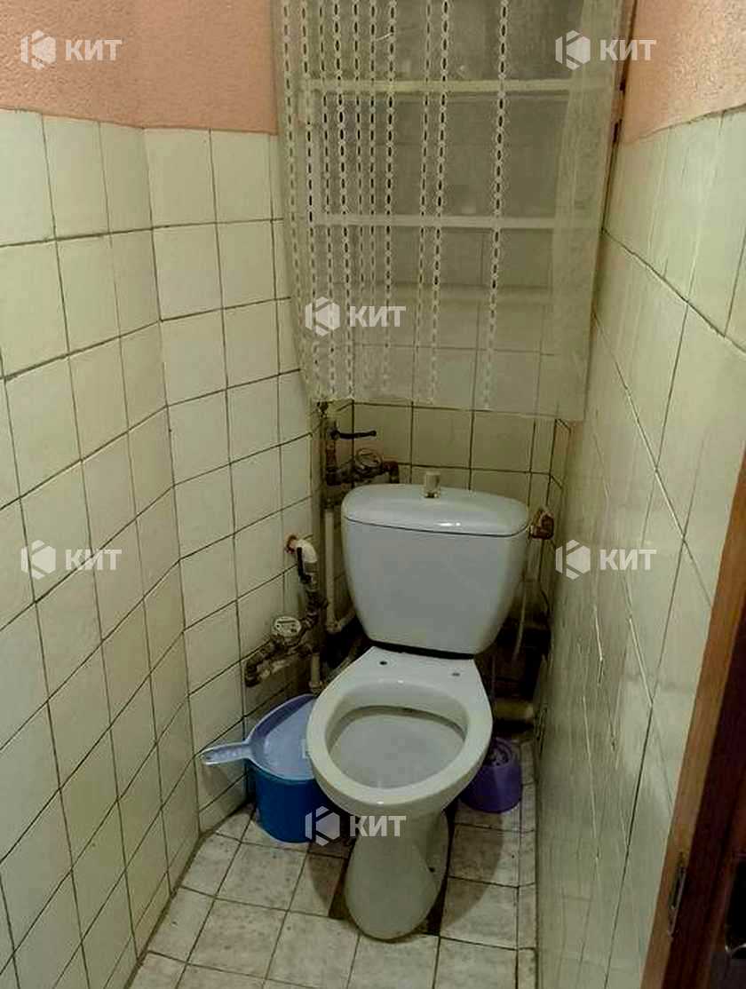 1875211792185405