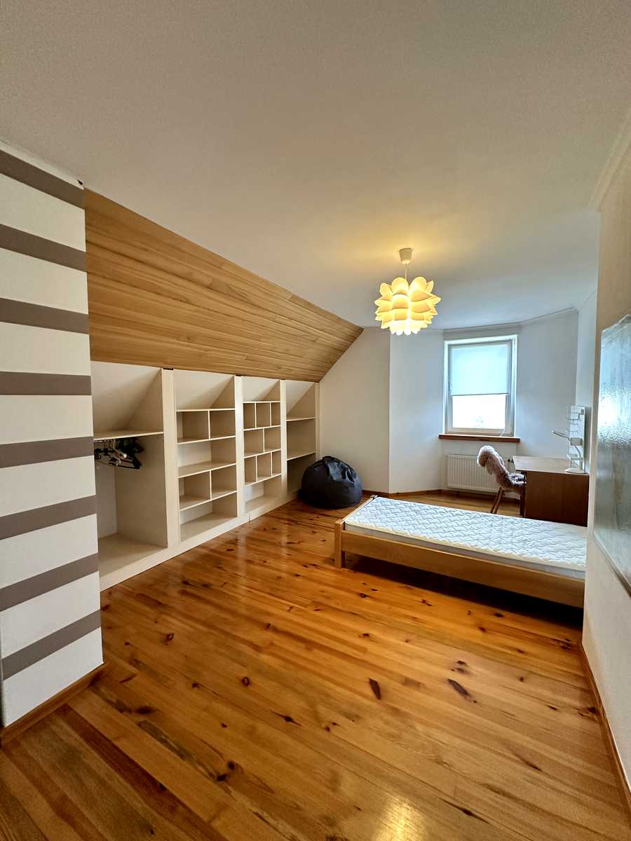 1875212346170953