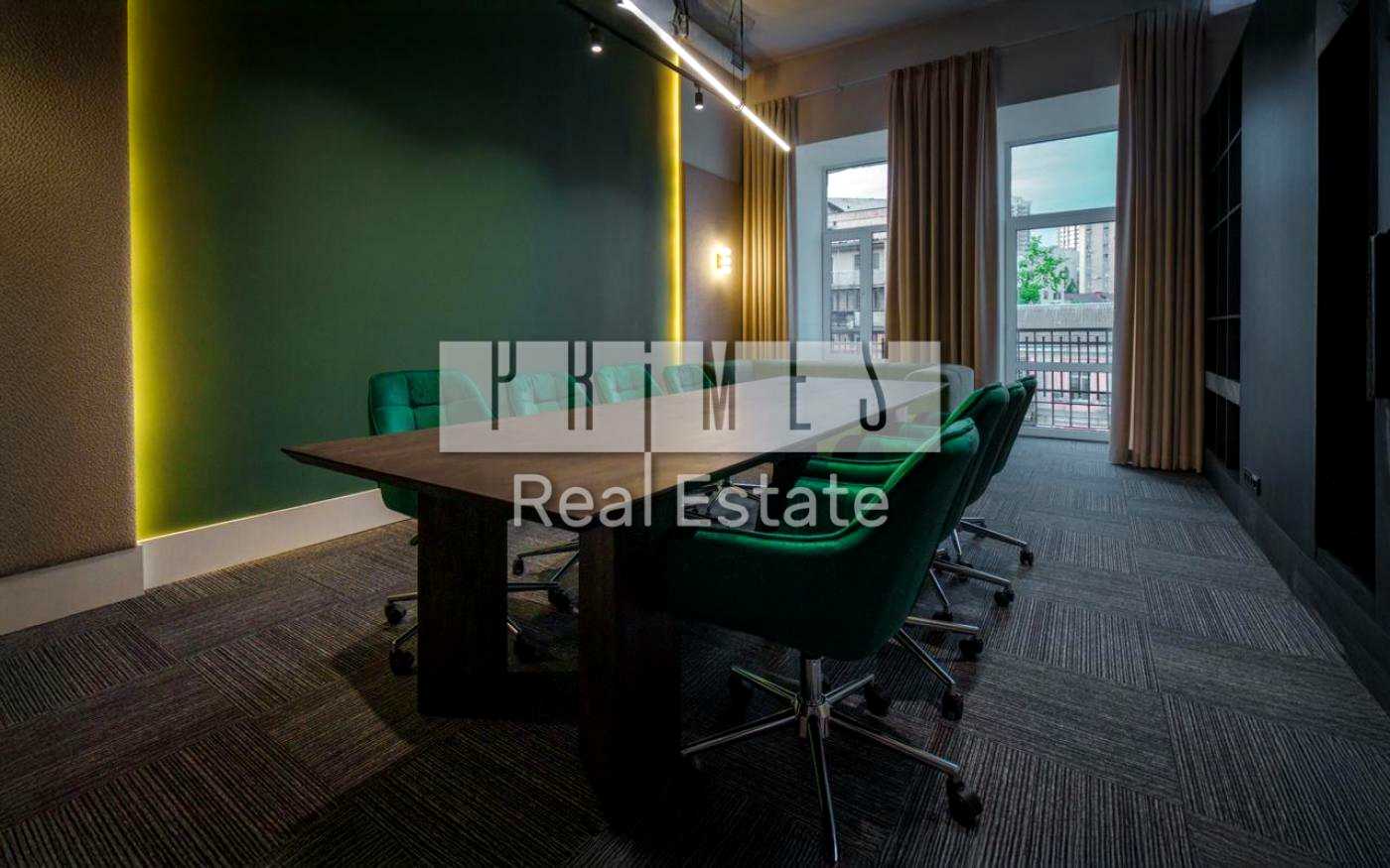 1875215779548241
